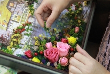 Tranh 3D ghép từ hoa tươi