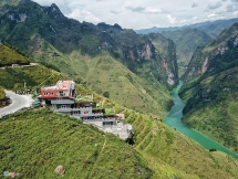 ben trong khach san panorama tren deo ma pi leng