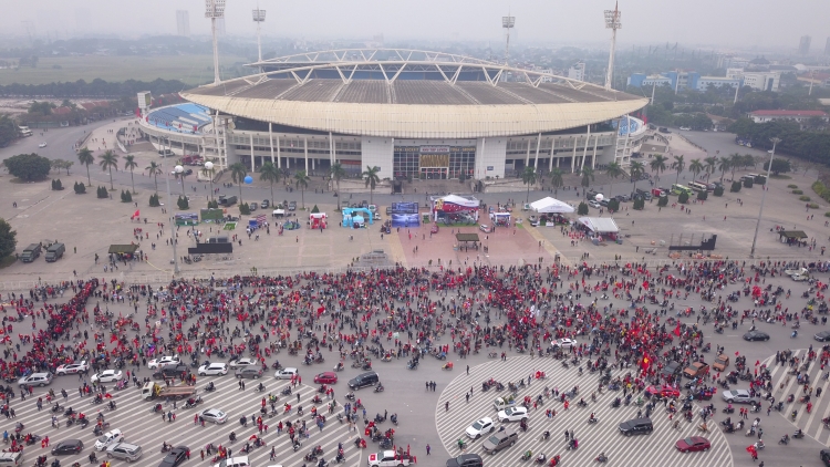 Sân Mỹ Đình lắp 40 camera chống nạn pháo sáng trận Việt Nam - Malaysia