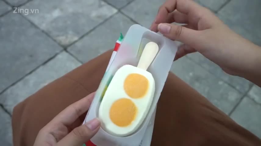 Kem nhân trứng muối của Trung Quốc đang sốt ở Hà Nội