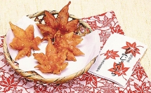 Thưởng thức lá phong chiên giòn, đặc sản mùa thu ở Nhật Bản