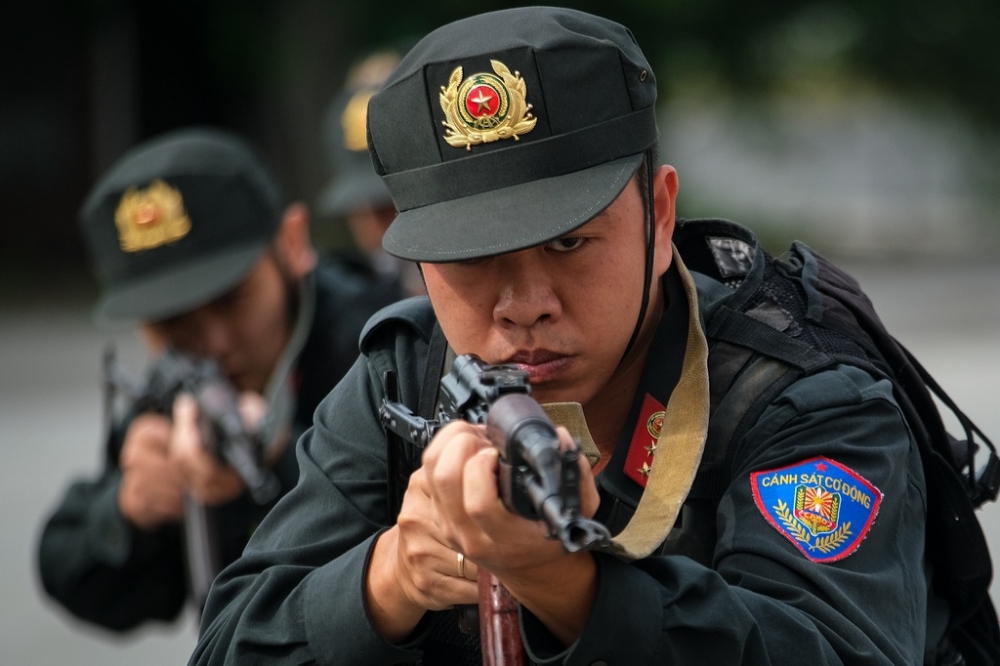 Cảnh sát đặc nhiệm luyện tập bảo vệ Đại hội Đảng