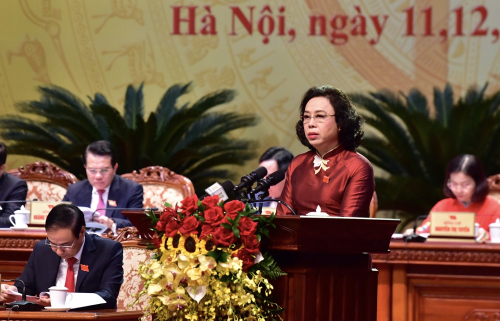 Phó Bí thư Thường trực Thành ủy Hà Nội Ngô Thị Thanh Hằng trình bày đề án nhân sự tại Đại hội (Ảnh HNM)