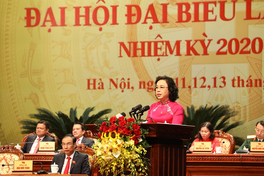 Phó Bí thư Thường trực Thành ủy Ngô Thị Thanh Hằng trình bày báo cáo chính trị tại Đại hội