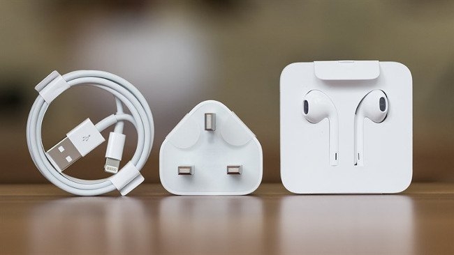 Apple sẽ không tặng kèm củ sạc và tai nghe EarPods Lightning cho iPhone XR, iPhone 11 và iPhone SE 2020 trong tương lai