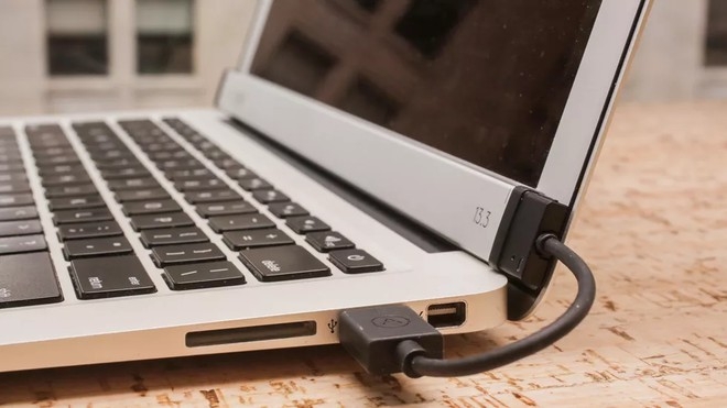 Thanh chạm trên không biến laptop thành màn hình cảm ứng