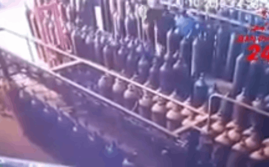 Bình oxy phát nổ khiến 2 người tử vong tại Đan Phượng