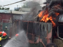 Cháy lớn thiêu rụi xưởng nhựa tại Tân Triều, Hà Nội