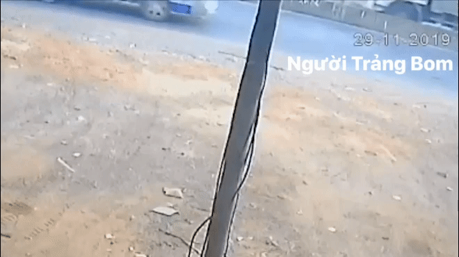 Thêm 2 học sinh rơi khỏi xe đưa đón học sinh ở Đồng Nai