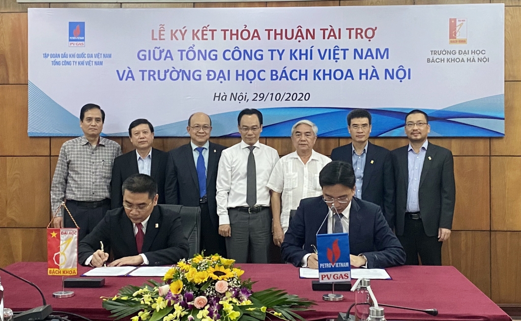 Nghi thức ký kết thỏa thuận tài trợ giữa PV GAS và trường Đại học Bách khoa Hà Nội