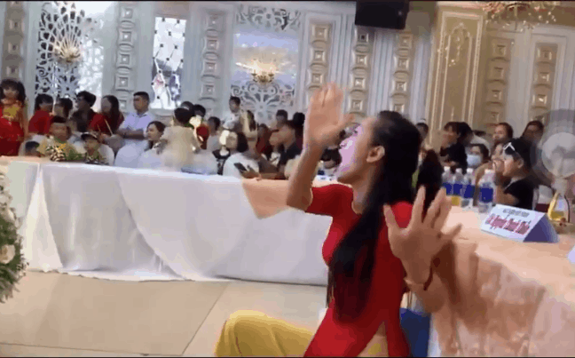 co giao mam non quay tung bung dao dien cho hoc tro tren san khau