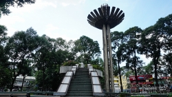 se co pho di bo quanh ho con rua