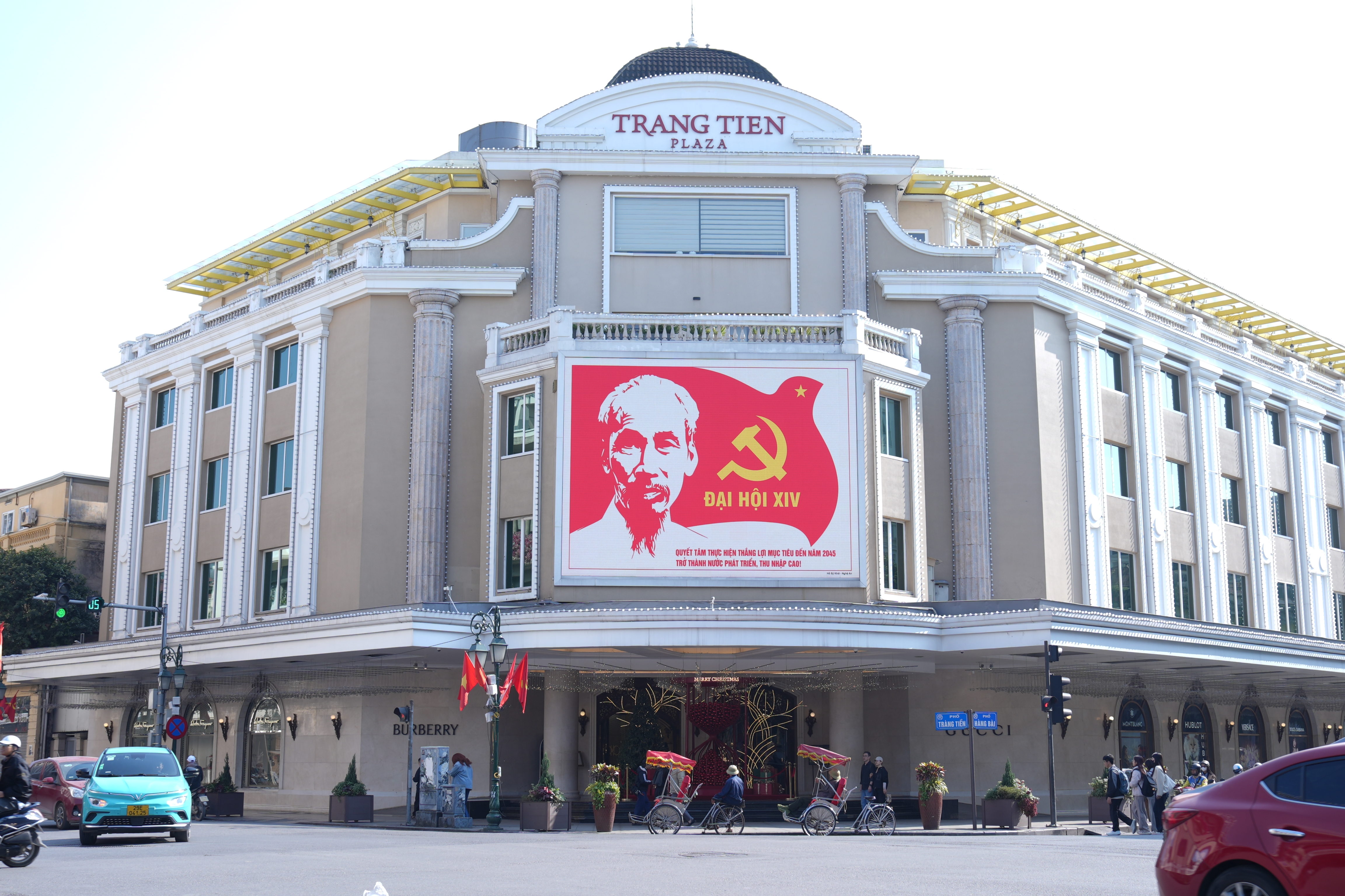 Hà Nội rực rỡ cờ hoa chào mừng Đại hội lần thứ XIV của Đảng