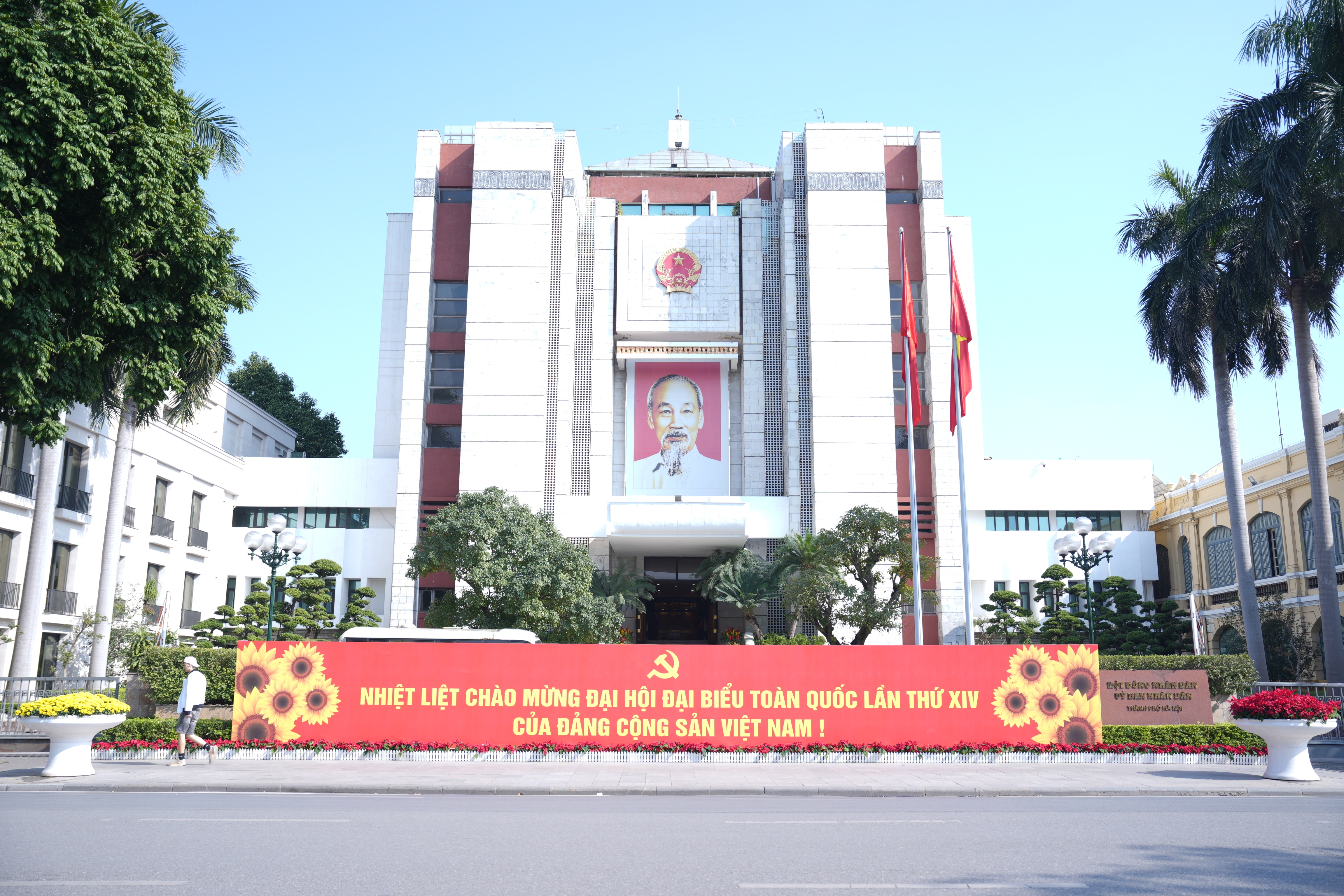 Hà Nội rực rỡ cờ hoa chào mừng Đại hội lần thứ XIV của Đảng