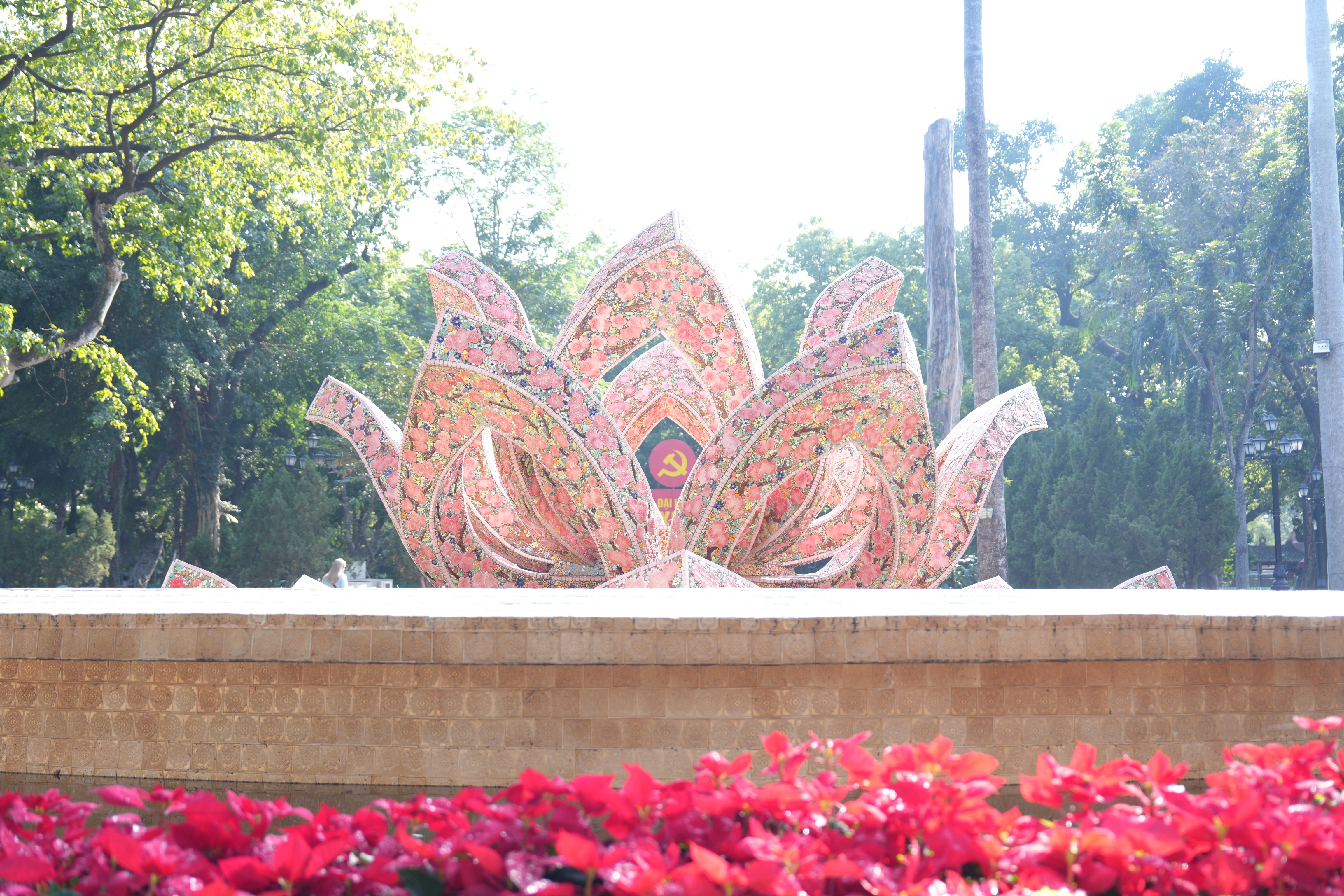 Hà Nội rực rỡ cờ hoa chào mừng Đại hội lần thứ XIV của Đảng