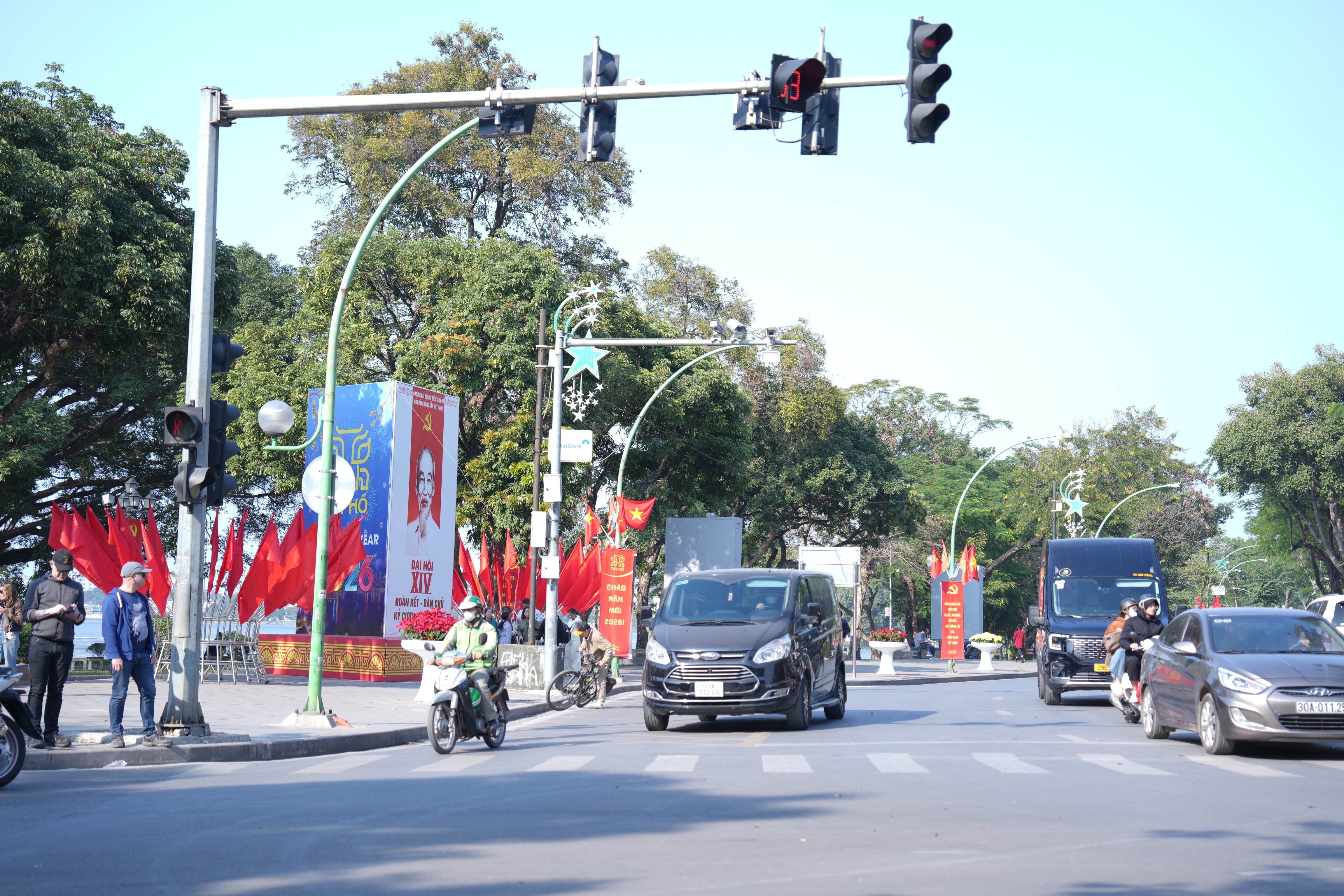 Hà Nội rực rỡ cờ hoa chào mừng Đại hội lần thứ XIV của Đảng