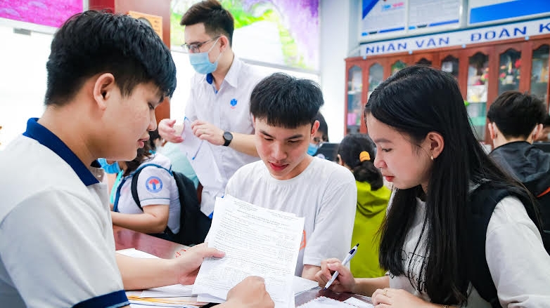Nhiều trường đại học ở Hà Nội xét tuyển bằng điểm SAT, IELTS năm 2026