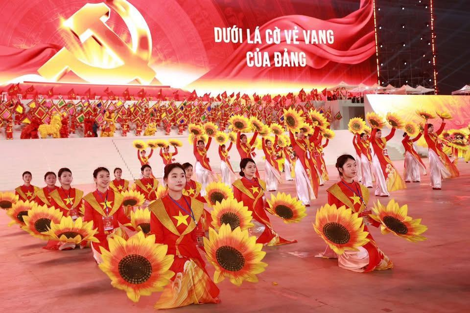 Chương trình nghệ thuật đặc biệt “Dưới lá cờ vẻ vang của Đảng”