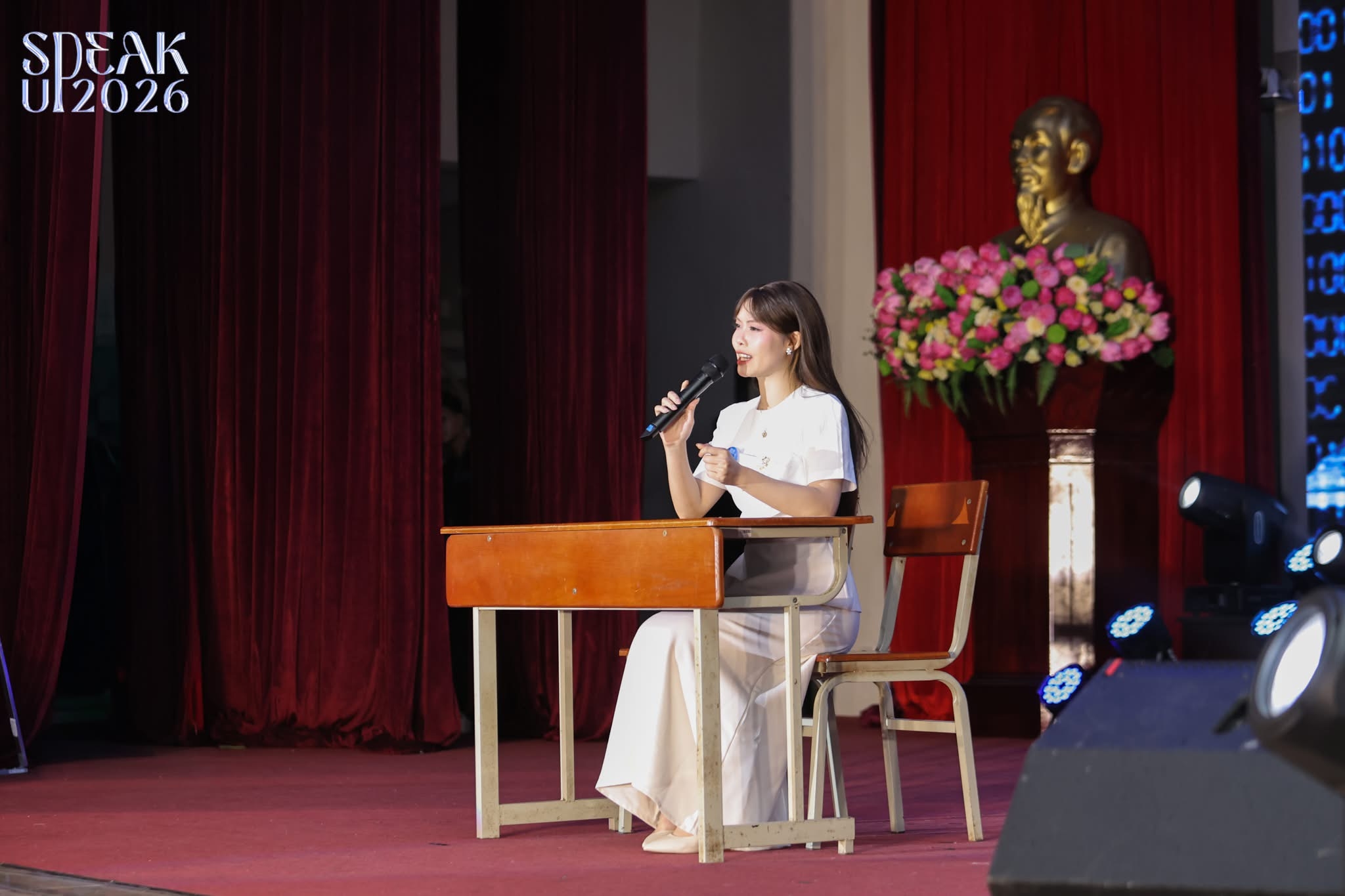 Mai Loan với phong thái tự tin làm chủ sân khấu Mai Loan với phong thái tự tin làm chủ sân khấu