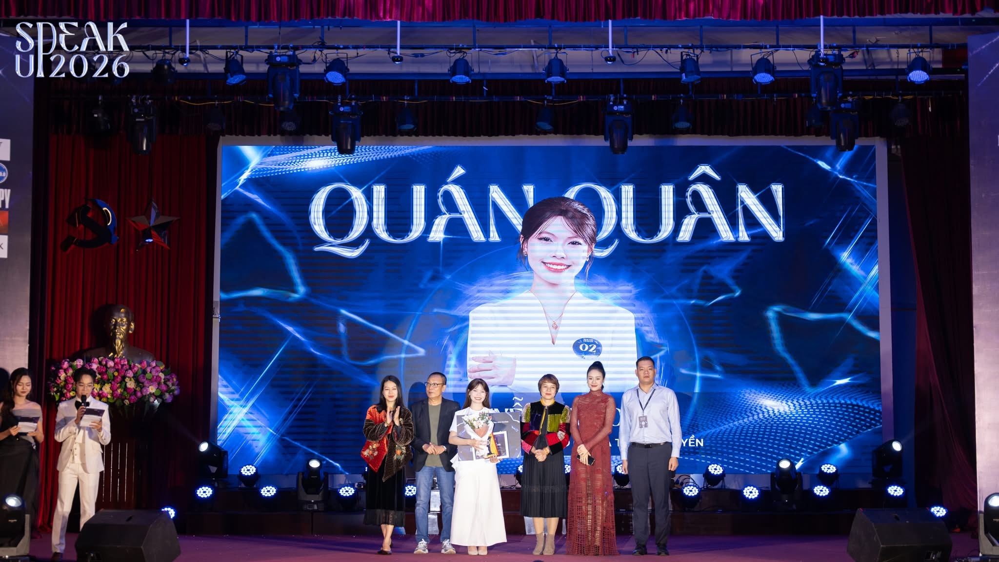 Khoảnh khắc đăng quang xúc động của tân Quán quân SPEAK UP 2026. Khoảnh khắc đăng quang xúc động của tân Quán quân SPEAK UP 2026.