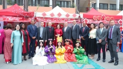 lan toa tet viet gan ket giao duc va cong dong trong thoi ky hoi nhap