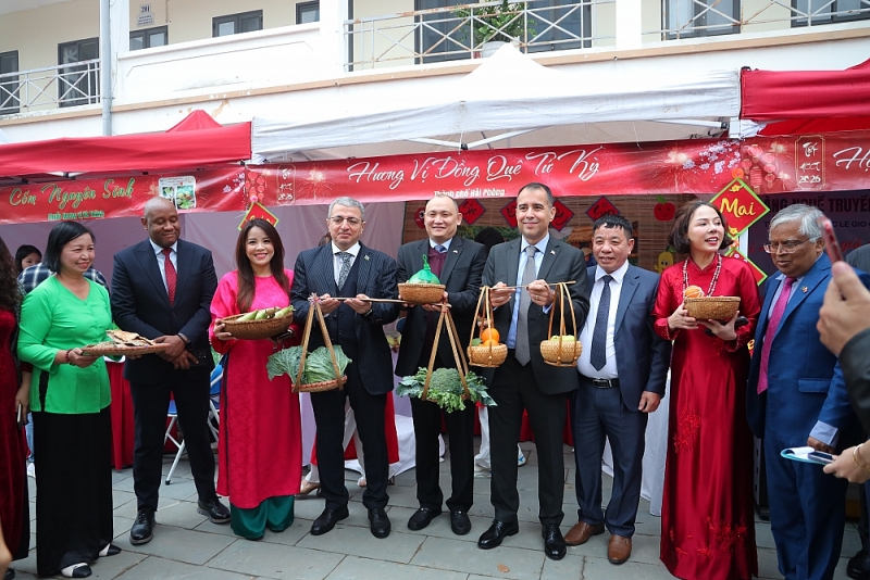 Lan tỏa Tết Việt, gắn kết giáo dục và cộng đồng trong thời kỳ hội nhập