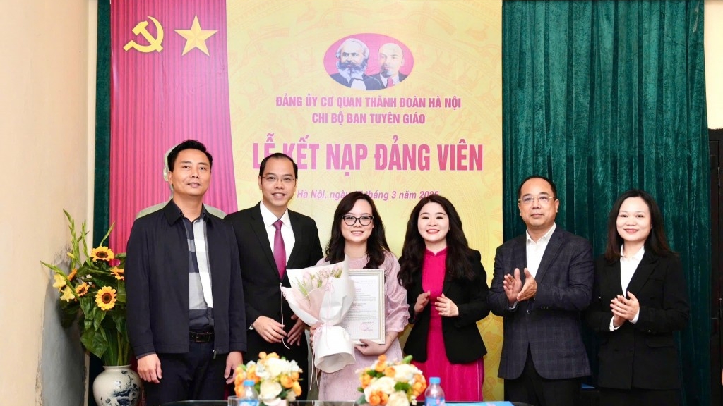 Tự hào màu áo xanh vững bước dưới cờ Đảng