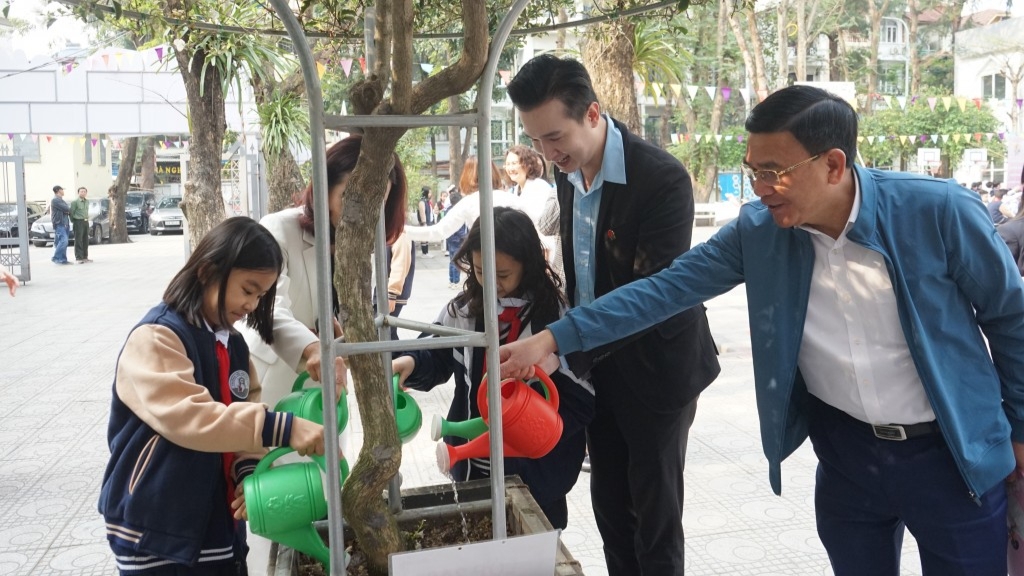 Chiến sỹ nhí xây dựng trường học sáng - xanh - sạch - đẹp