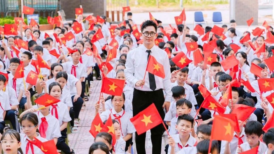 Tô thắm Thủ đô bằng "Màu cờ tôi yêu"