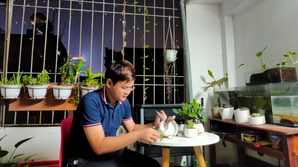 nguoi tre song mot minh chi tien mua niem vui