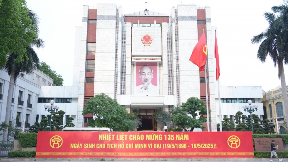 Thủ đô Hà Nội rực rỡ cờ hoa mừng sinh nhật Bác