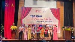 Khai mạc triển lãm “Tài liệu xuất xứ cá nhân”