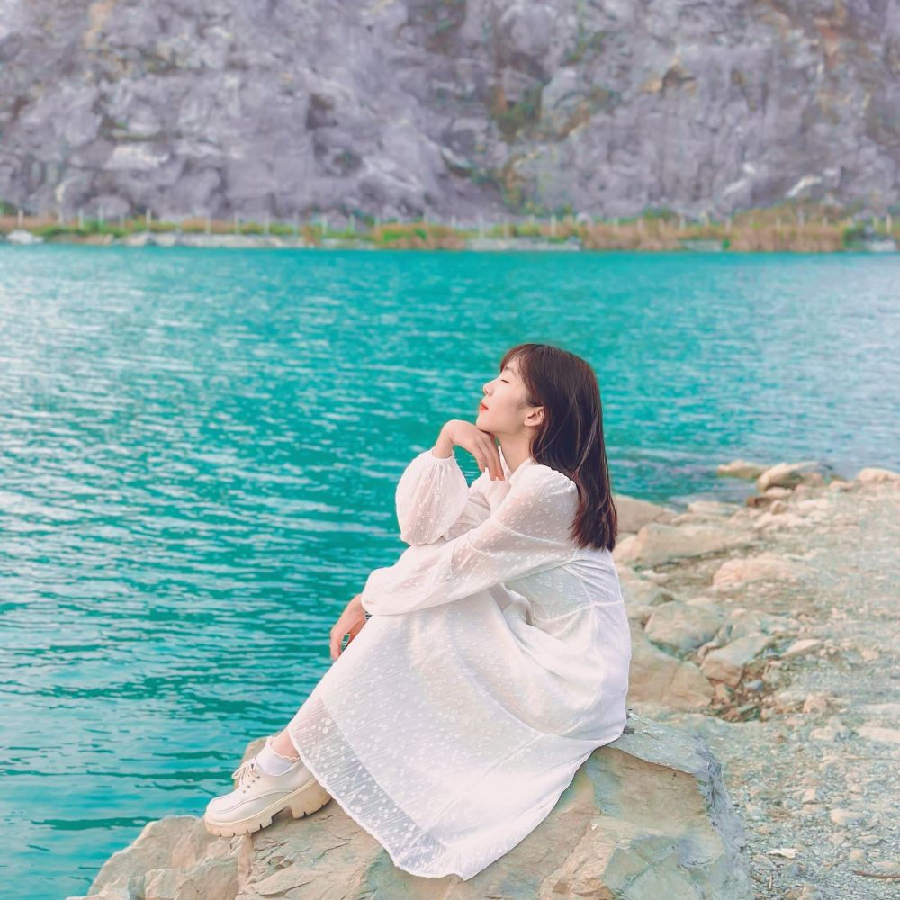 Người trẻ "dốc ví" để du lịch "sang chảnh"