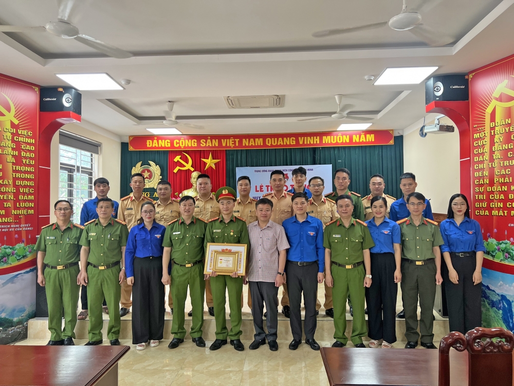 Vinh danh chiến sĩ cứu người trong mưa lũ tại Hà Giang