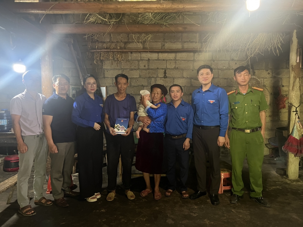 Vinh danh chiến sĩ cứu người trong mưa lũ tại Hà Giang