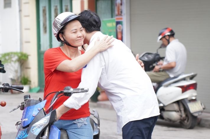 Gia đình - điểm tựa vững chắc cho sĩ tử "vượt vũ môn"