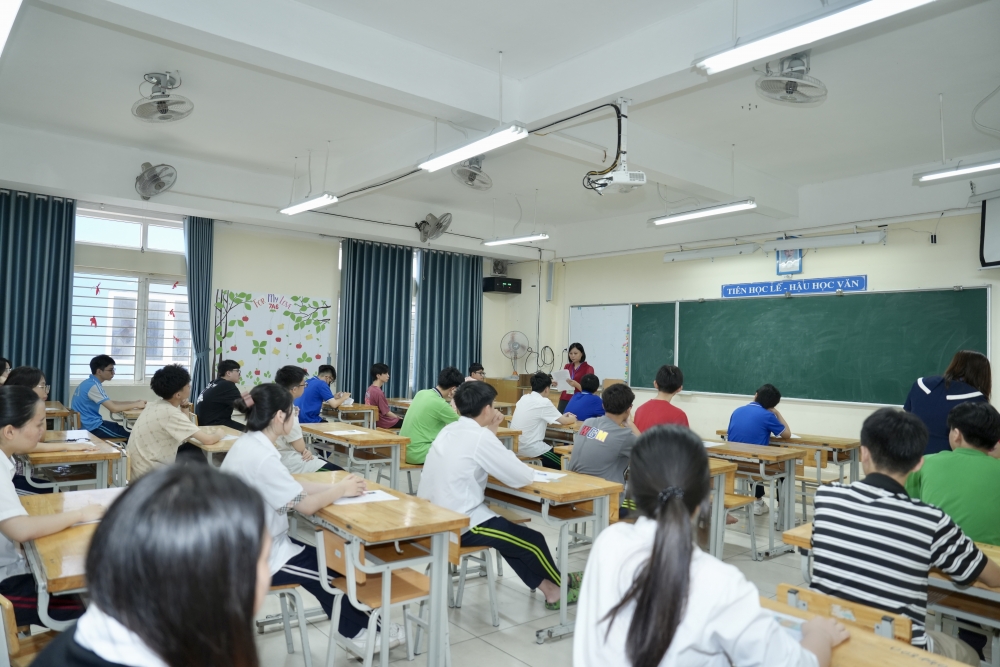 Hơn 103.000 thí sinh Hà Nội làm thủ tục dự thi vào lớp 10 Hơn 103.000 thí sinh Hà Nội làm thủ tục dự thi vào lớp 10