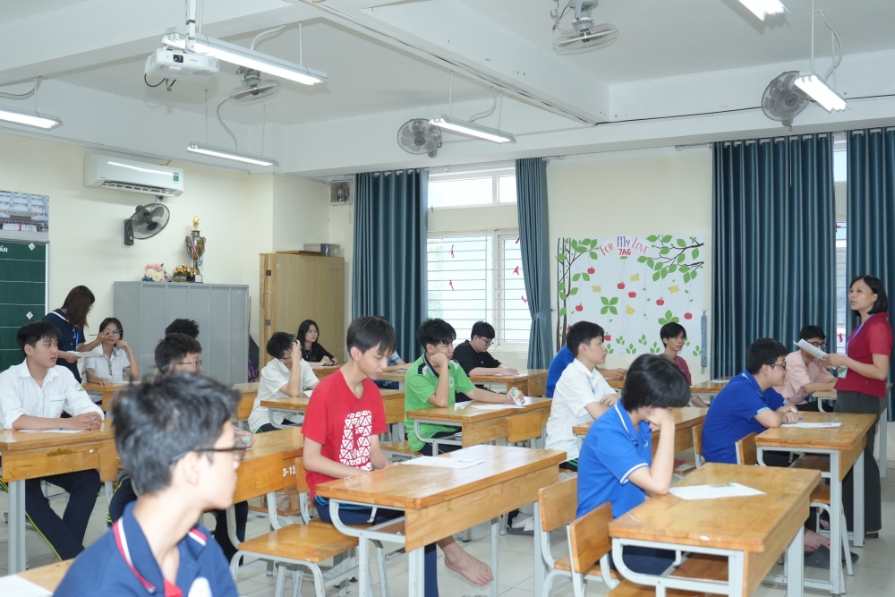 Hơn 103.000 thí sinh Hà Nội làm thủ tục dự thi vào lớp 10 Hơn 103.000 thí sinh Hà Nội làm thủ tục dự thi vào lớp 10