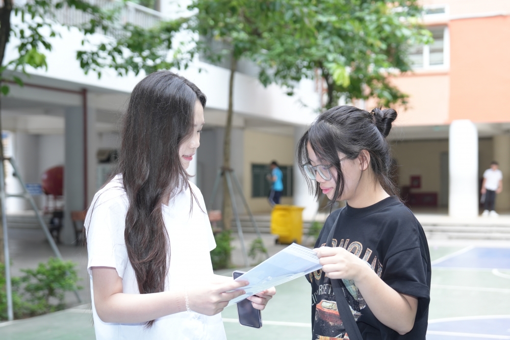 Hơn 103.000 thí sinh Hà Nội làm thủ tục dự thi vào lớp 10 Hơn 103.000 thí sinh Hà Nội làm thủ tục dự thi vào lớp 10