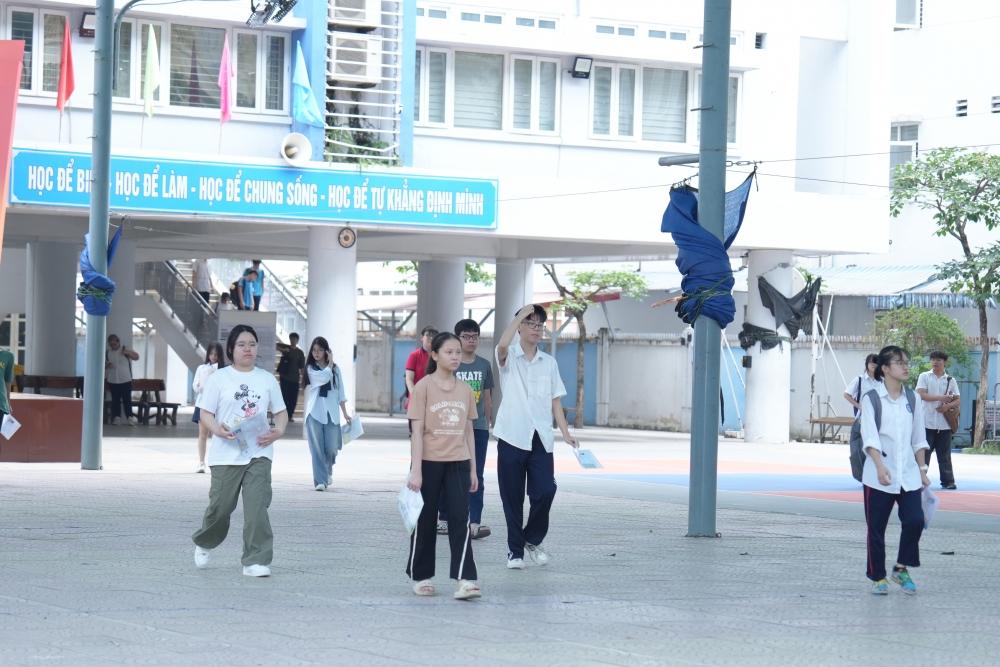 Hơn 103.000 thí sinh Hà Nội làm thủ tục dự thi vào lớp 10 Hơn 103.000 thí sinh Hà Nội làm thủ tục dự thi vào lớp 10