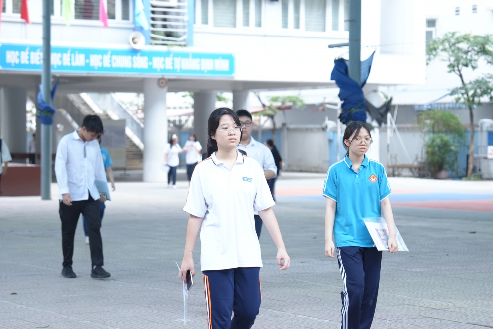 Hơn 103.000 thí sinh Hà Nội làm thủ tục dự thi vào lớp 10 Hơn 103.000 thí sinh Hà Nội làm thủ tục dự thi vào lớp 10