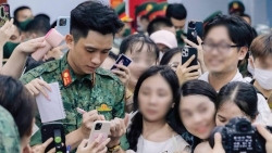 Yêu mến hay ứng xử thiếu văn minh với thần tượng?