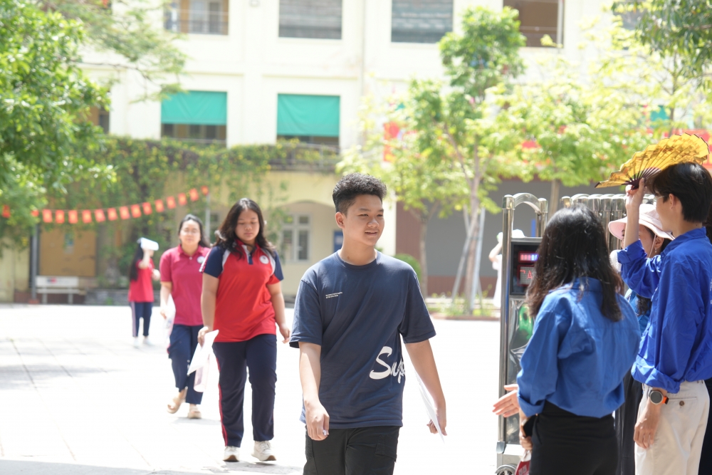 Một thí sinh bị đình chỉ trong ngày đầu tiên thi vào lớp 10 tại Hà Nội Một thí sinh bị đình chỉ trong ngày đầu tiên thi vào lớp 10 tại Hà Nội