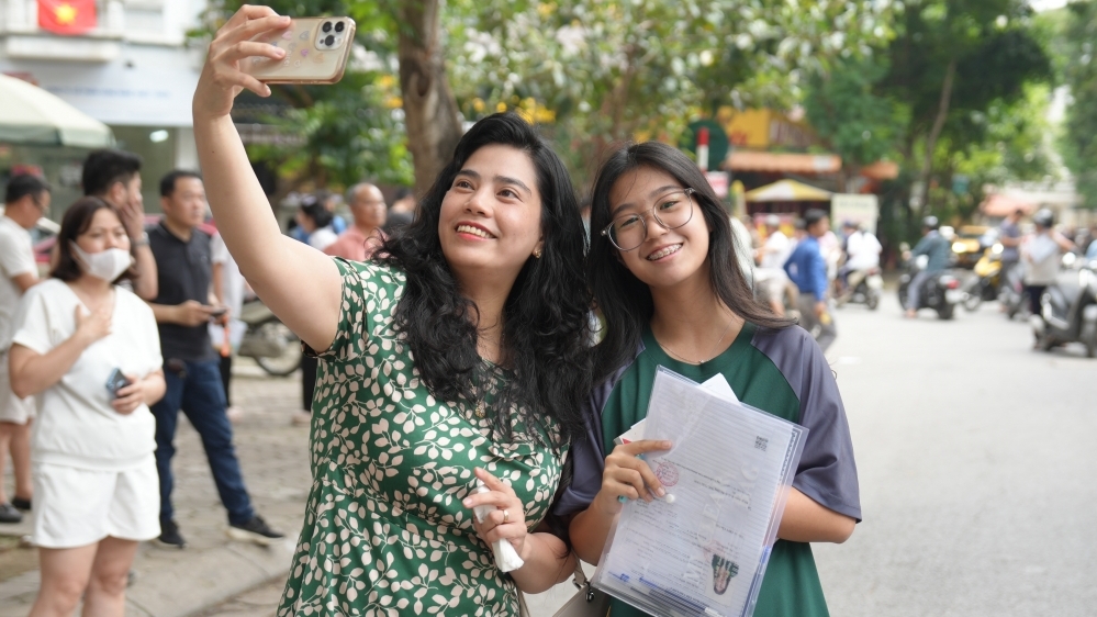 "Trúng tủ" đề Ngữ văn, sĩ tử vui mừng, phụ huynh thở phào