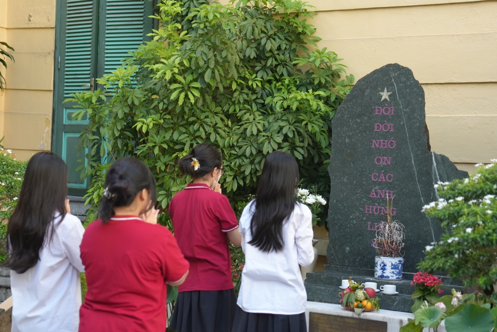 Kỳ thi của con, nỗi lo của bố mẹ