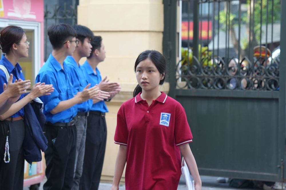 Kỳ thi của con, nỗi lo của bố mẹ