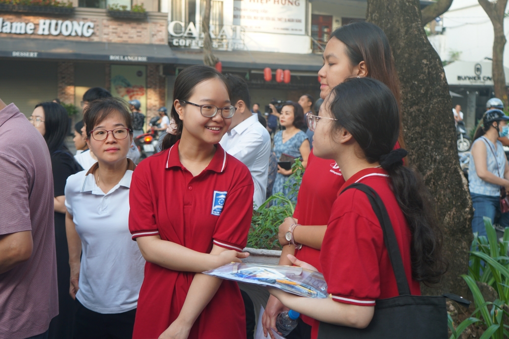 Kỳ thi của con, kỳ lo của bố mẹ