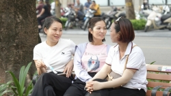 Kỳ thi của con, nỗi lo của bố mẹ