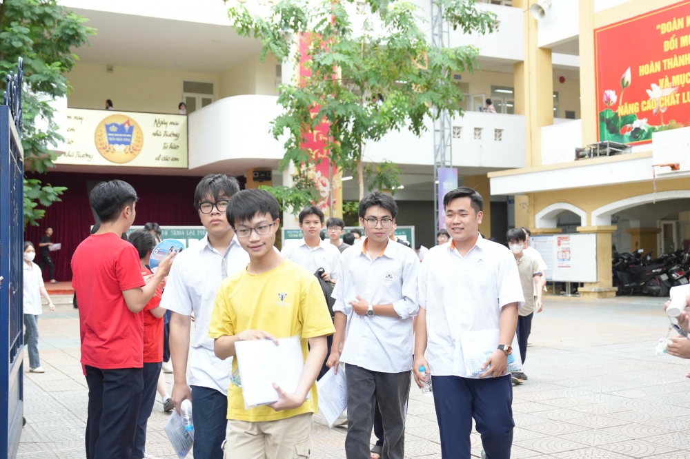 Đề Toán THPT 2025 khó đạt 9 điểm