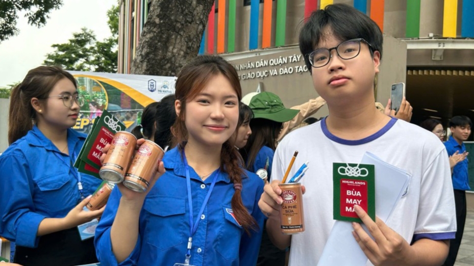 Hành trình áo xanh gửi năng lượng, tiếp niềm tin cho sĩ tử